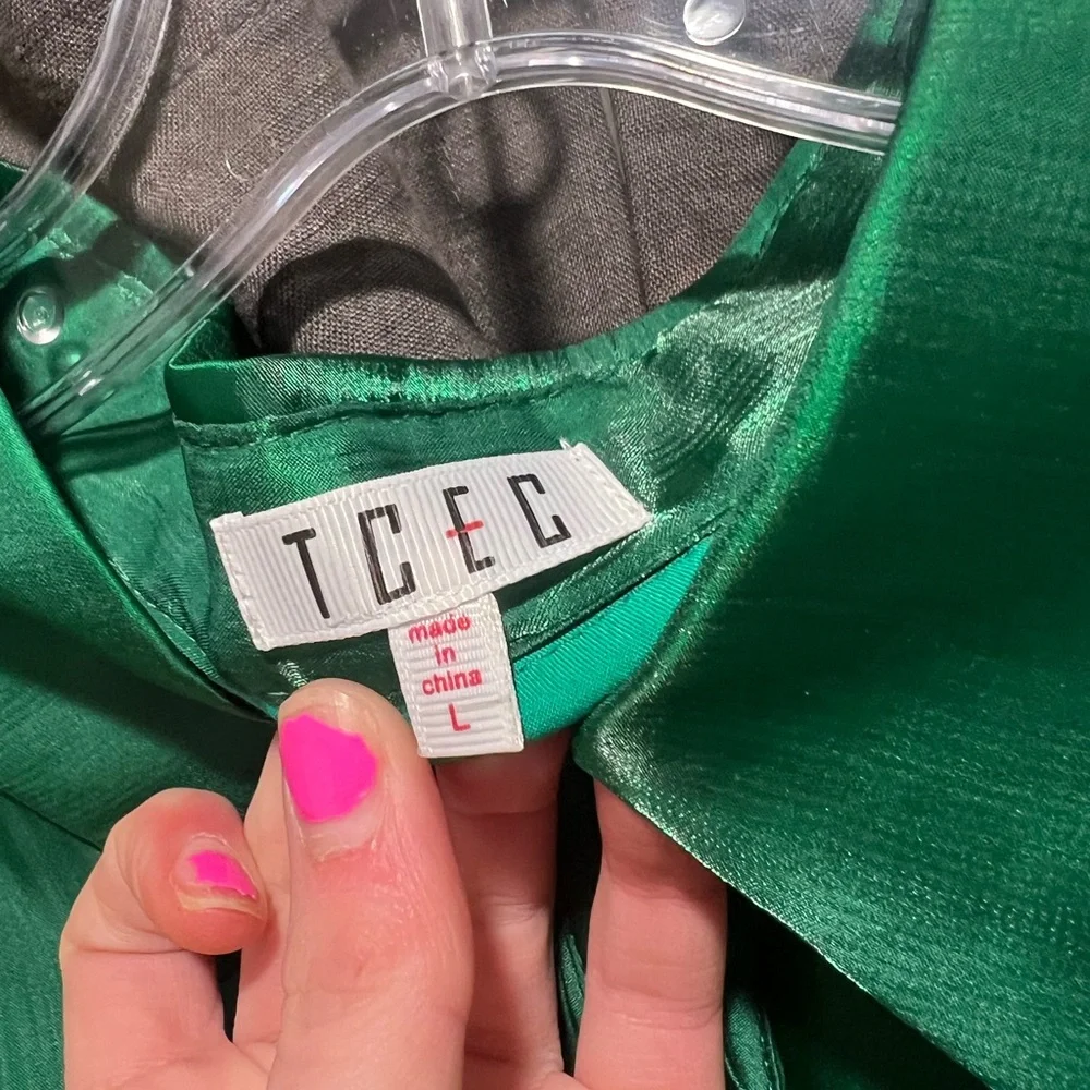 Green Button Ruffle Top - Picture 3 of 3
